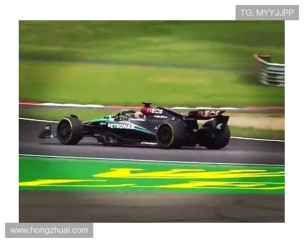 F1新赛季开幕：红牛与梅赛德斯的激烈对决引爆赛场